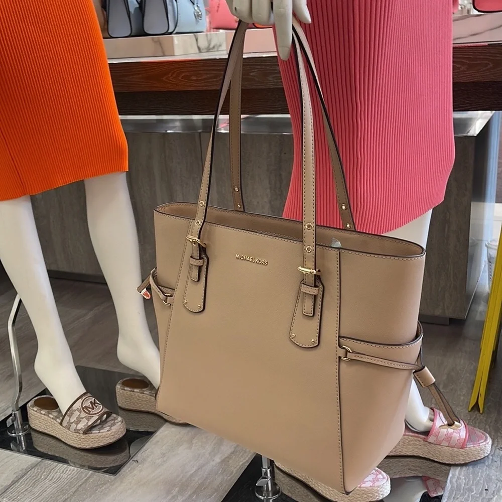 Michael Kors Voyager Saffiano Leather Tote Bag Style#30H1GV6T4T NWT OYSTER
